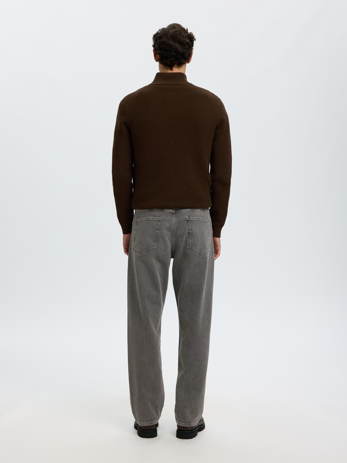 model_shot-back